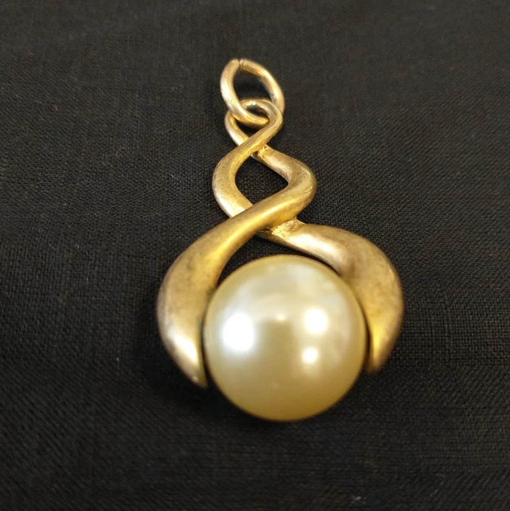 Vintage Gold Tone Spiral Pendant Large‎ Faux Pearl '70s-'80s